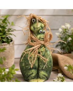 K739 - Lrg Frog couple w/straw